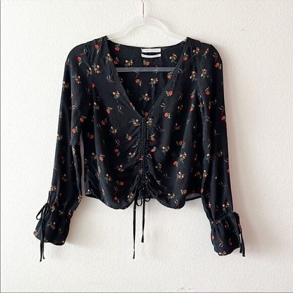 Urban Outfitters Deep V Cinched Floral Top - Picture 5 of 13